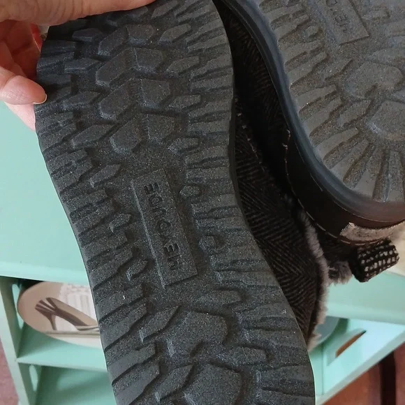 Nwot Hey Dude Size 7 Slip-ons - Picture 10 of 10